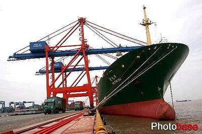 上海萬噸海船擱淺福建泉州灣，貿(mào)易運輸面臨嚴(yán)峻挑戰(zhàn)